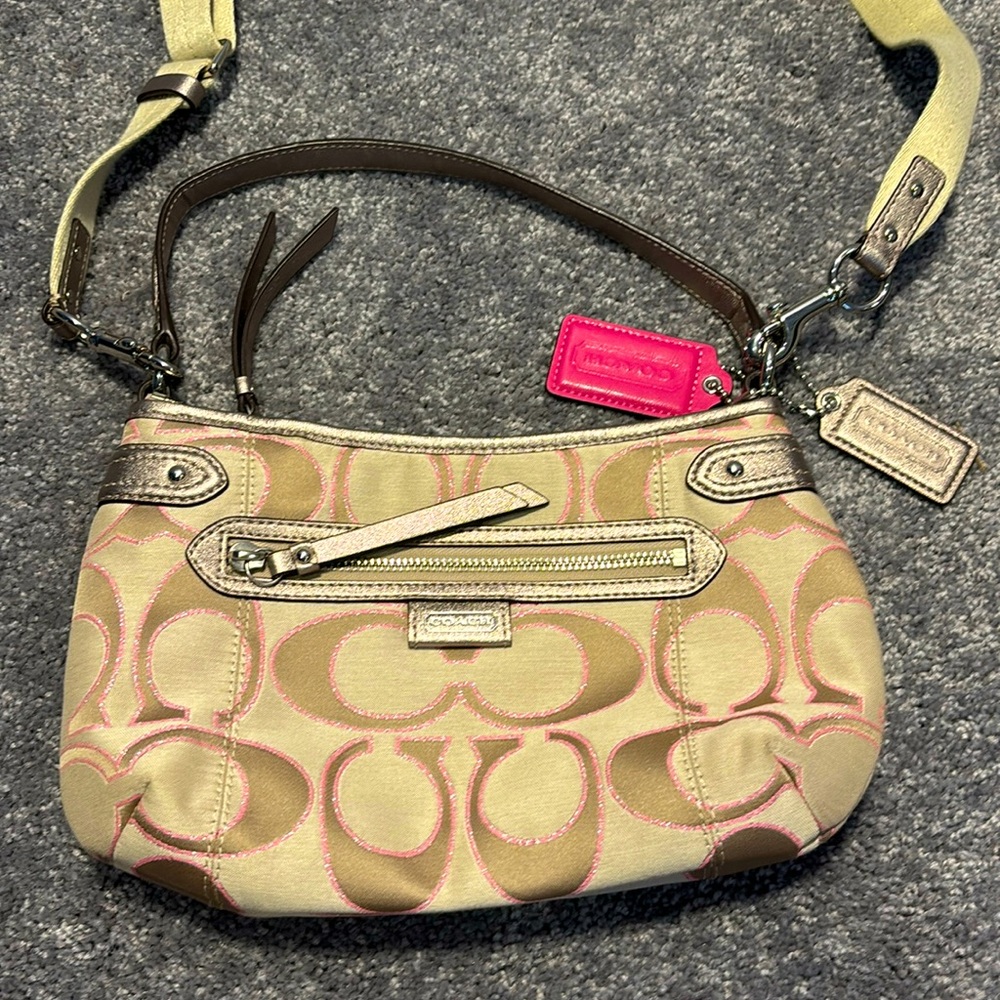 COACH Hand Bag Pink /Beige good condition